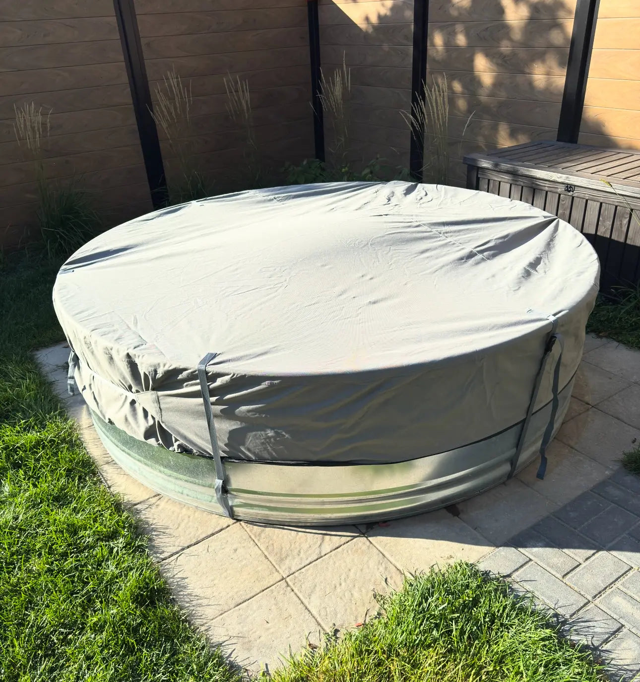 Custom-made protective cover for stock tank pool – Durable and fitted protection 6'